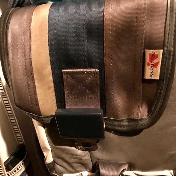 Mari Cla Ro over the shoulder bag. - Picture 4 of 8